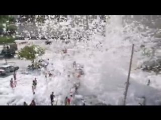 460 million liters of foam in miami is a piece of happiness